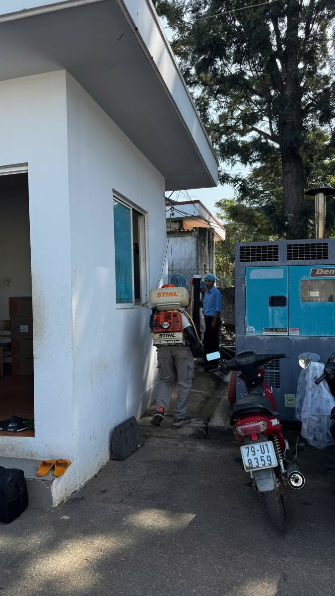 Kiểm Soát Côn Trùng, Chuột Bên Ngoài Nhà Máy – khu container, đường nội bộ và bãi xe máy nhà máy